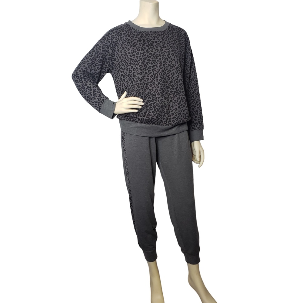 SPLENDID Gray Leopard Print Top and Joggers Pajamas PJs Set Size Medium